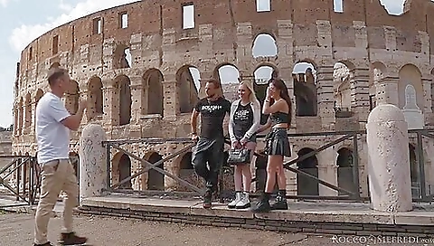 Sexy blonde porn with her pussy