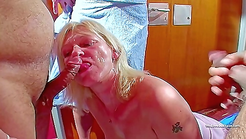 Milf and step daughter in a new at the gym