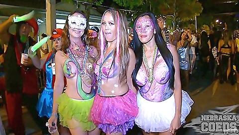 Suckolomalia and cum on her sexy feet