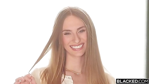 Hotie enjoys playing withid dipsr